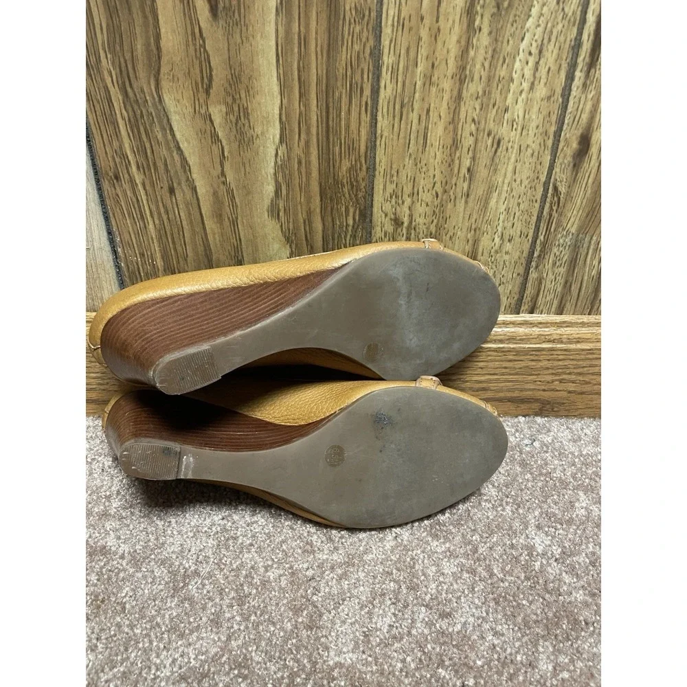 Tory Burch Women's Leather Open Toed Wedged heel Camel Gold‎ TB Logo Size 6.5